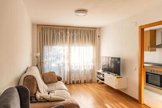 Pis a Lledoner. Piso con balcón y suite en el centro de granollers