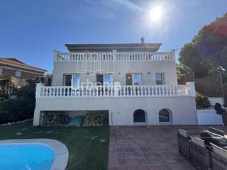 Chalet à Calella. Chalet independiente en sant quirze, calella con piscina privada