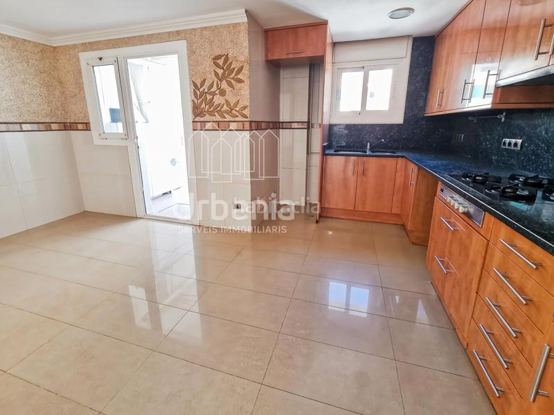 Foto 0353bc83-df45-42aa-a223-bcbc98286670. Flat with heating in Cerdanyola Nord Mataró