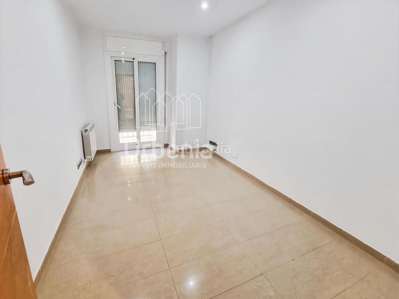 Foto 82cd498c-6469-40d9-98db-1dd7885112f8. Flat with heating in Cerdanyola Nord Mataró