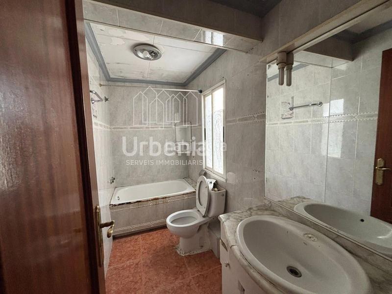 Foto faf4d6d4-60b9-4a1d-a4ea-c64cdec37f5d. Piso ático con amplia terraza ! en Centre Pineda de Mar