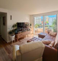 Piso en Calella. Excelente piso reformado de 4 habitaciones en primera línea de m