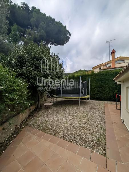 Foto 25f1b0a2-4cac-44a6-bfe5-5b37f9a6edb2. Chalet con riscaldamento parcheggio in Nucli Urbà Argentona