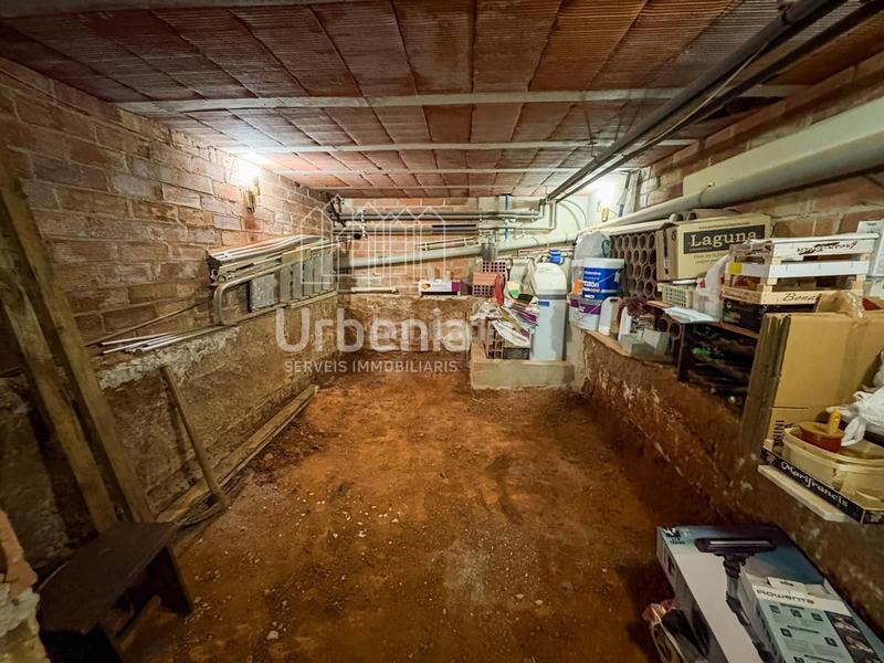 Foto 76060a7a-25d8-40ba-b450-15ad3923b500. Casa adosada adosado en venta . en Poble - Casc Antic Castellar del Vallès