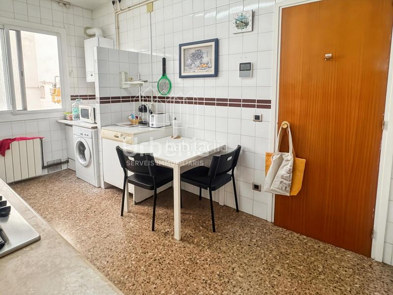 Foto f60a0a56-9e42-4422-ad8b-b9efe636fc80. Etagenwohnung mit heizung in Bufalà Badalona