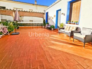 Haus in Arenys de Munt. Casa esquinera con garaje para 5 coches en arenys de munt!