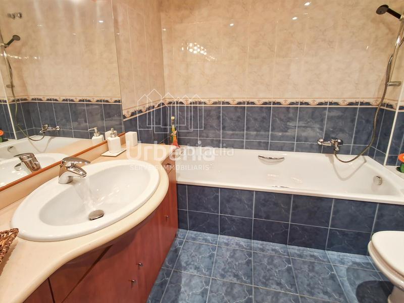 Foto 962c045c-11ce-4f27-a096-de3e534ea015. Casa amb aparcament a Vista Alegre Mataró