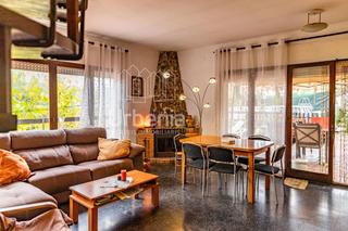 Casa in Nucli Urbà. Casa con encanto para reformar a tu gusto en les ginesteres, arg