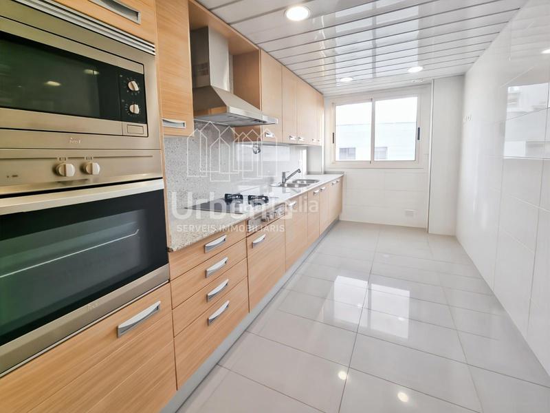 Foto 47e84a25-7c31-4cc0-bee1-33e879b9d7b5. Flat with heating parking in Via Europa - Parc Central Mataró