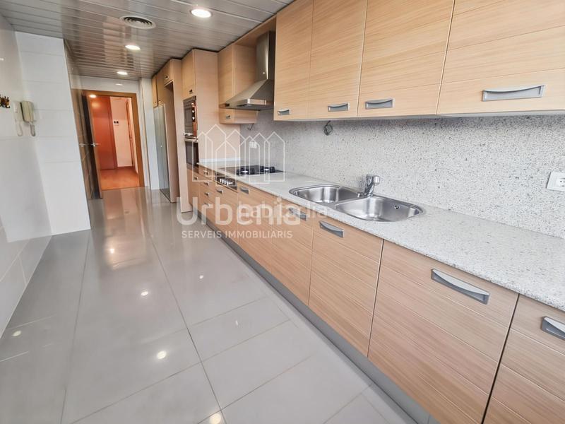 Foto 9d7887ac-eaa4-42cb-8038-157412109e04. Flat with heating parking in Via Europa - Parc Central Mataró