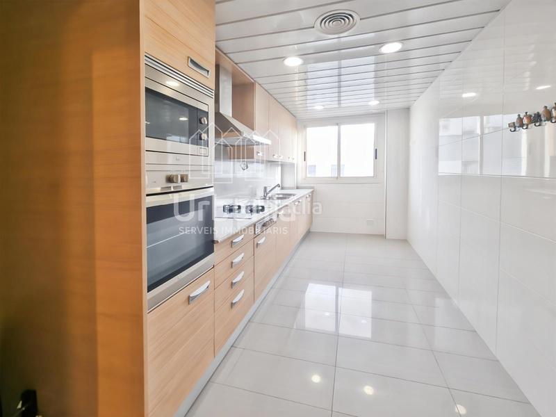 Foto e6976dbf-51d0-44c1-9eb6-80c03a3b51a3. Flat with heating parking in Via Europa - Parc Central Mataró