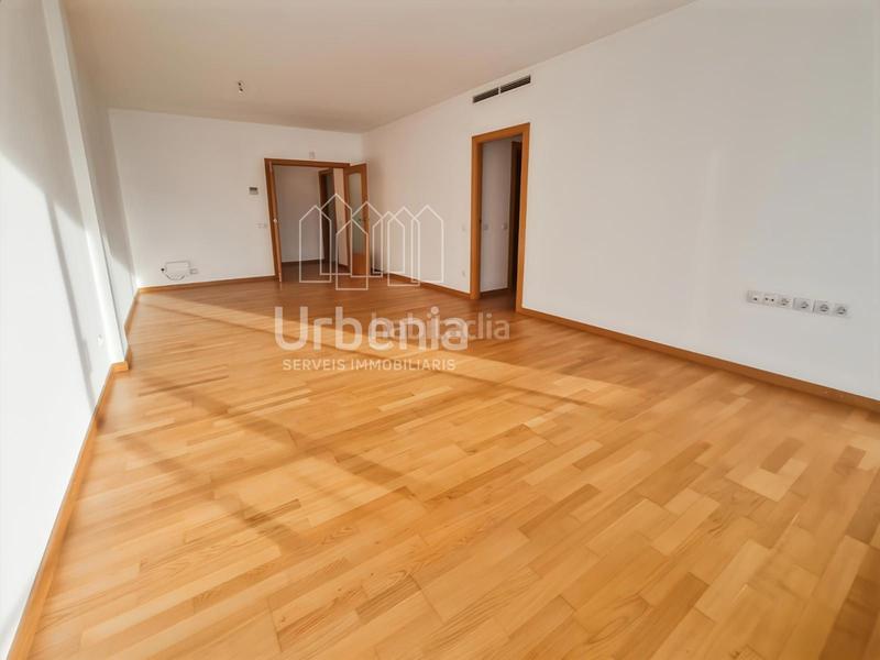 Foto f7f1ba7c-b72d-4b0d-ac67-42e587f76f34. Flat with heating parking in Via Europa - Parc Central Mataró