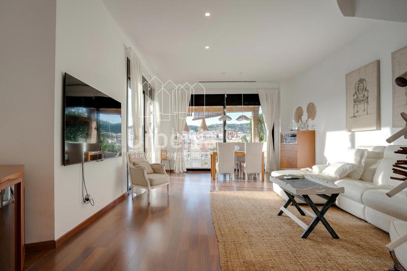 Foto 0ce7b4d7-d02b-4dc6-a409-ab2c075488f0. Casa con riscaldamento parcheggio piscina in Canet de Mar