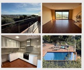 Haus in Santa Susanna. Descubre esta espectacular casa adosada ubicada en la exclusiva