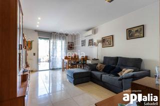 Reihenhaus in La Romànica. Estupenda casa seminueva con gran garage !!