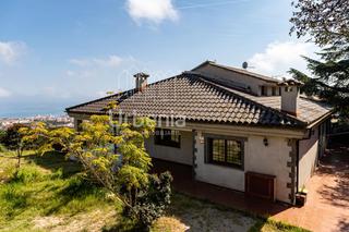 Chalet à Urbanitzacions. El hogar ideal en una ubicación privilegiada con vistas al mar