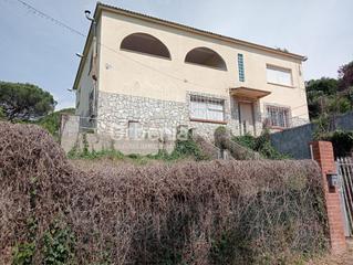 Chalet  Angel guimera. Activo okupado