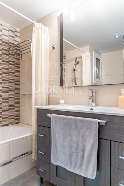 Foto 2431203f-200c-4a21-9c26-0acfcbc810a2. Penthouse with heating parking in Centre Mataró