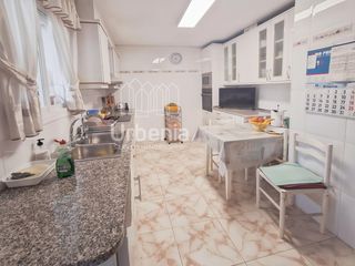 Appartement à Peramàs. Piso en mataró centro! de 4 habitaciones y ascensor.