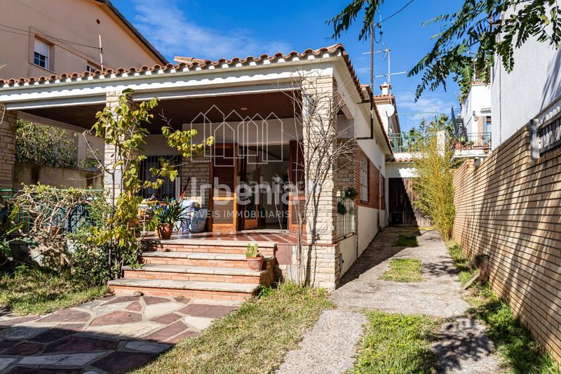 Foto 08d82753-4af7-4d2e-add2-fa6fa0760a2d. Casa amb calefacció aparcament a Zona Alta Premià de Mar