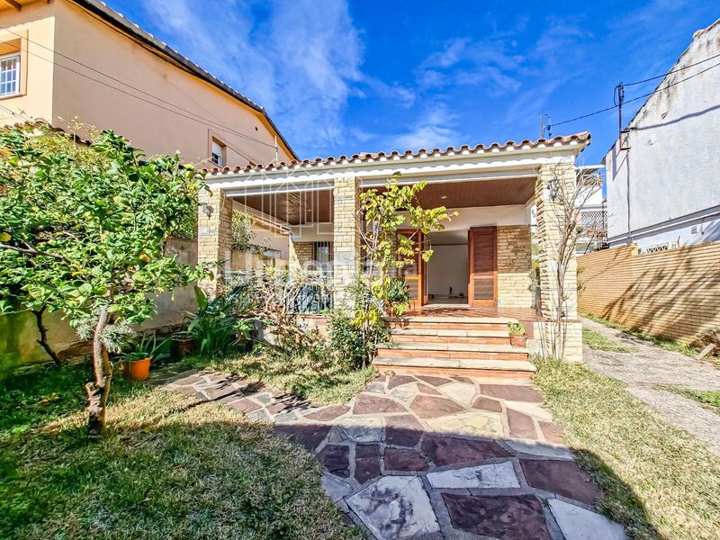 Foto e47f4e7e-b457-4ba8-a9d0-639c490cfcb3. Casa amb calefacció aparcament a Zona Alta Premià de Mar