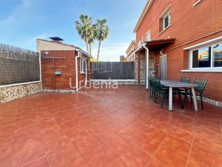Casa a Sant Vicenç Platja. Torre lluminosa amb jardí en un entorn tranquil a sant vicenç de