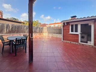 Casa a Sant Vicenç Platja. Torre lluminosa amb jardí en un entorn tranquil a sant vicenç de