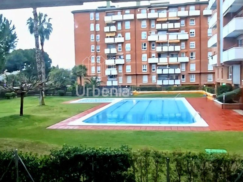 Foto ae44a5fb-5ffb-4d60-8be7-df10eab4b9f2. Pis amb calefacció aparcament piscina a Can Farrerons Premià de Mar