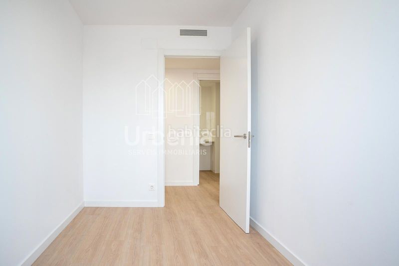 Foto 0100643d-cfee-4629-85a8-09b72cd9c066. Àtic amb calefacció aparcament a Gorg Badalona