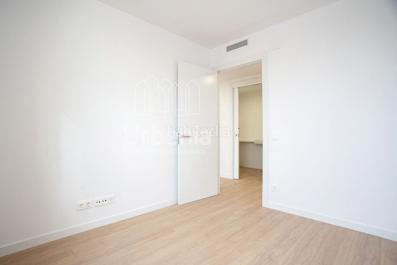 Foto 8059c1be-eee7-4855-81ab-8e237f6927a1. Àtic amb calefacció aparcament a Gorg Badalona