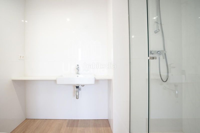 Foto b63f7e96-cc95-47ec-bf0a-9a47dd047c4a. Àtic amb calefacció aparcament a Gorg Badalona