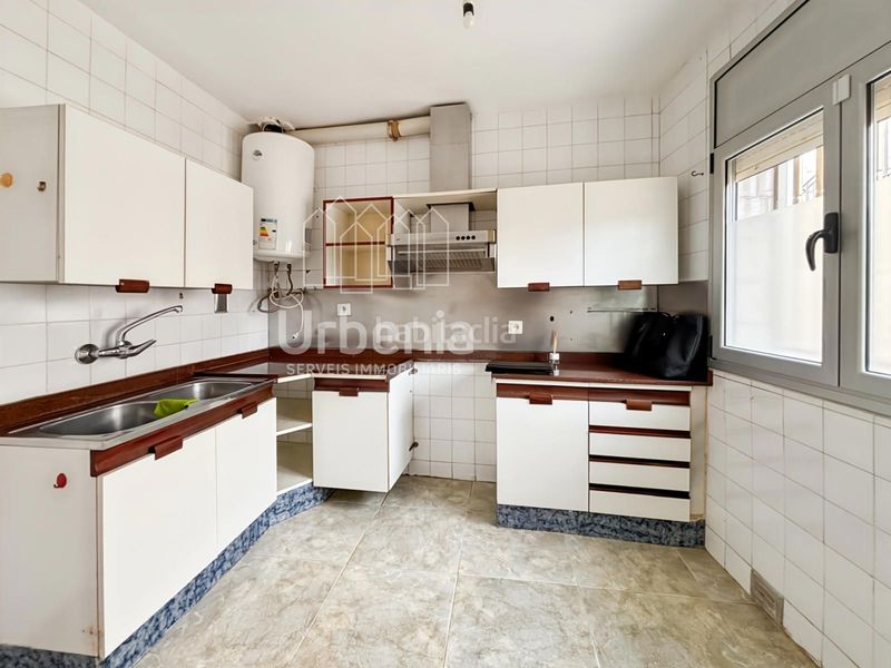 Foto 0bca8be0-23fa-47e4-b36a-7498956c986f. Casa adossada a Mont Ferrant-Joan Carles I Blanes