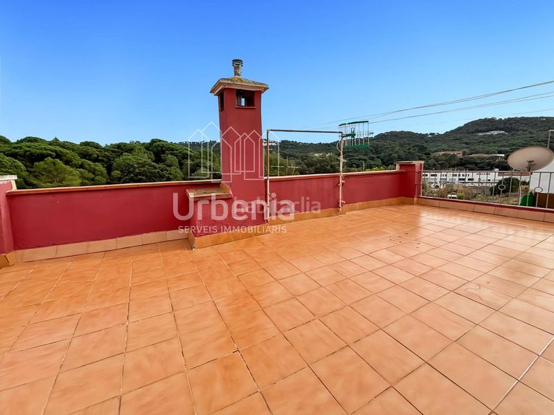 Foto ace9aefe-7618-4891-b0a6-91e50f07057a. Casa adossada a Mont Ferrant-Joan Carles I Blanes
