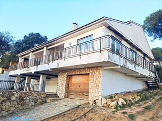Xalet a Urbanitzacions. Casa para reformar con gran parcela y vistas al mar!