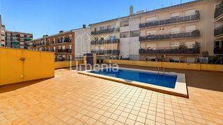 Pis a Poblenou. Piso seminuevo con piscina y ascensor en poblenou, pineda de mar