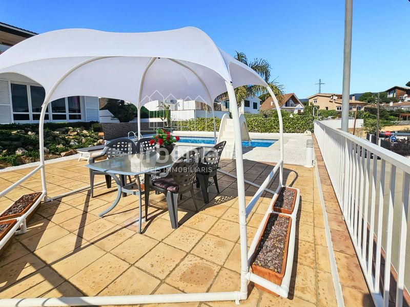 Foto fe2a0e5f-f6d1-4529-83cb-42ecba75bdf7. Casa amb calefacció aparcament piscina a Urbanitzacions Sant Pol de Mar