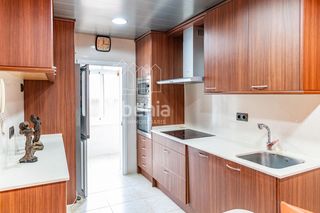 Etagenwohnung in Peramàs. Amplio piso con despacho y balcón en peramás, listo para entrar