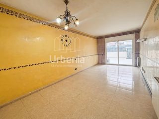 Pis a Sant Pere. Planta baja con gran terraza en sant pere tordera