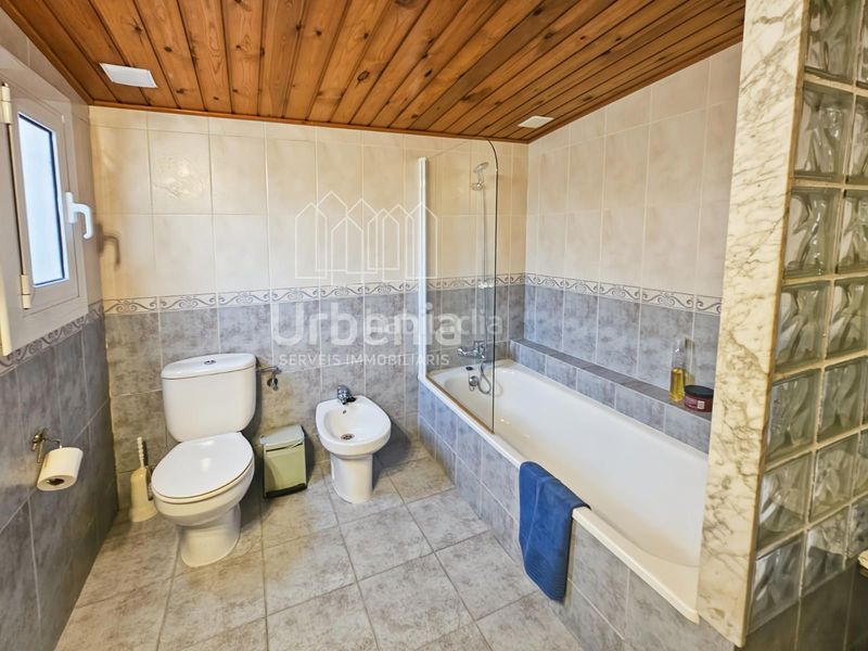 Foto 199a4f31-6aee-4243-91b7-3c95b2cac4a2. Casa amb calefacció aparcament piscina a Urbanitzacions Arenys de Mar