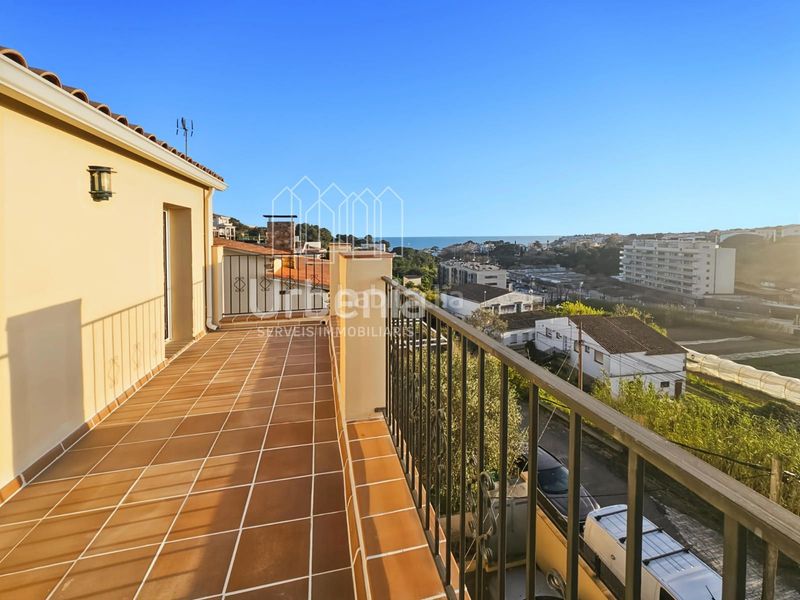 Foto bcd1d9a9-c3ec-4b57-809d-a44425e1e892. Casa amb calefacció aparcament piscina a Urbanitzacions Arenys de Mar