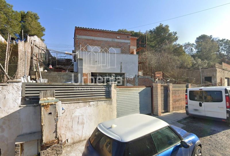 Foto b0933b19-aa71-421f-8208-f5beb925daaf. Xalet amb aparcament piscina a Gelida