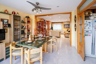 Casa adossada a Sant Vicenç Platja. Casa en sant vicenç de montalt con gran potencial
