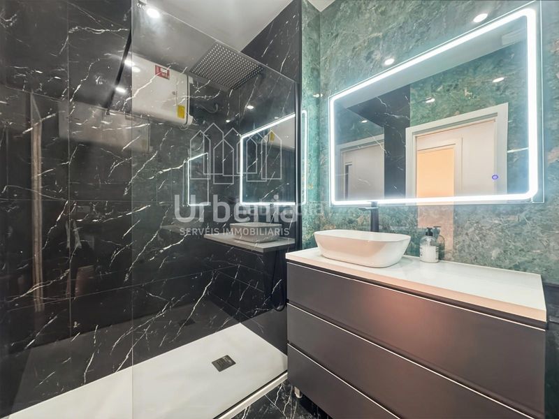 Foto 0ee497ac-06b8-43e3-97a7-017e33055d3c. Pis a Els Pavos Blanes