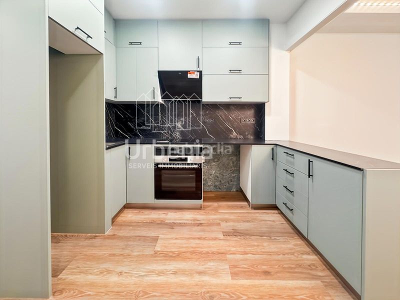 Foto 2e7ee3cf-e882-465f-81f8-d643b90e89b6. Pis a Els Pavos Blanes