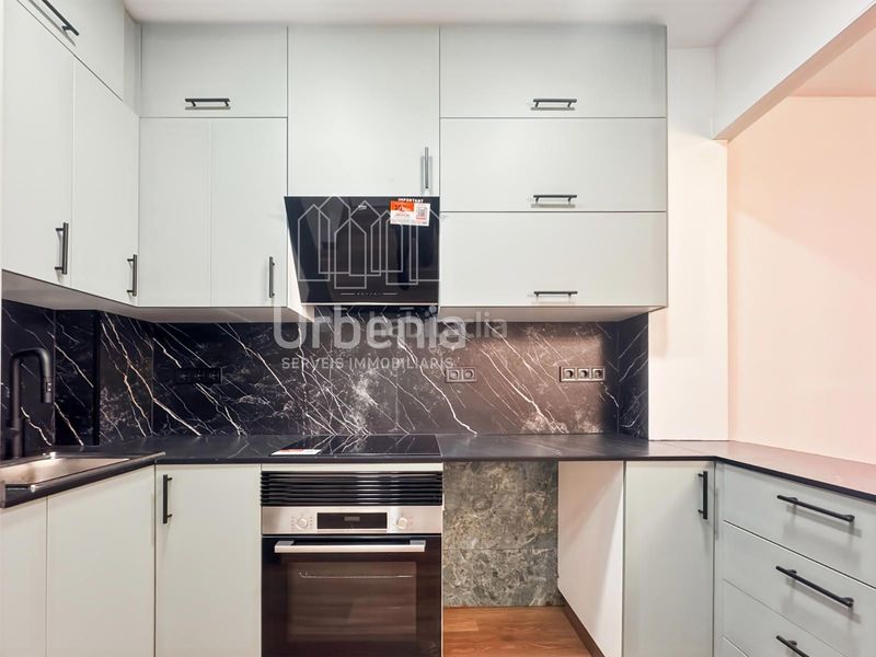 Foto ad976e87-51f2-481d-8374-784552d364cb. Pis a Els Pavos Blanes