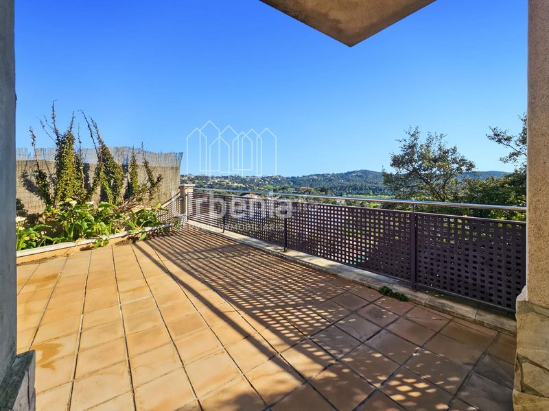 Foto e3a6c4a0-14ef-4646-8e30-0dd83637260a. Casa amb calefacció a Aiguaviva Parc Vidreres