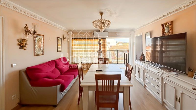 Foto 9745976b-1100-4c06-82c7-77d4ff4e629a. Àtic a Calella