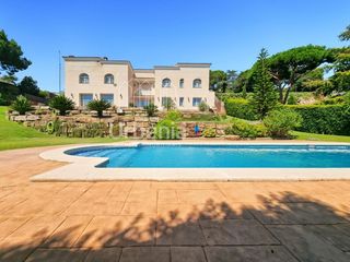 Casa en Rocaferrera. Casa con piscina, jardín y amplios espacios en sant andreu de ll