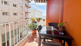 Appartamento in Els Pavos. Exclusiva vivienda en segunda línea de mar en blanes