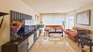 Appartamento in Els Pavos. Exclusiva vivienda en segunda línea de mar en blanes